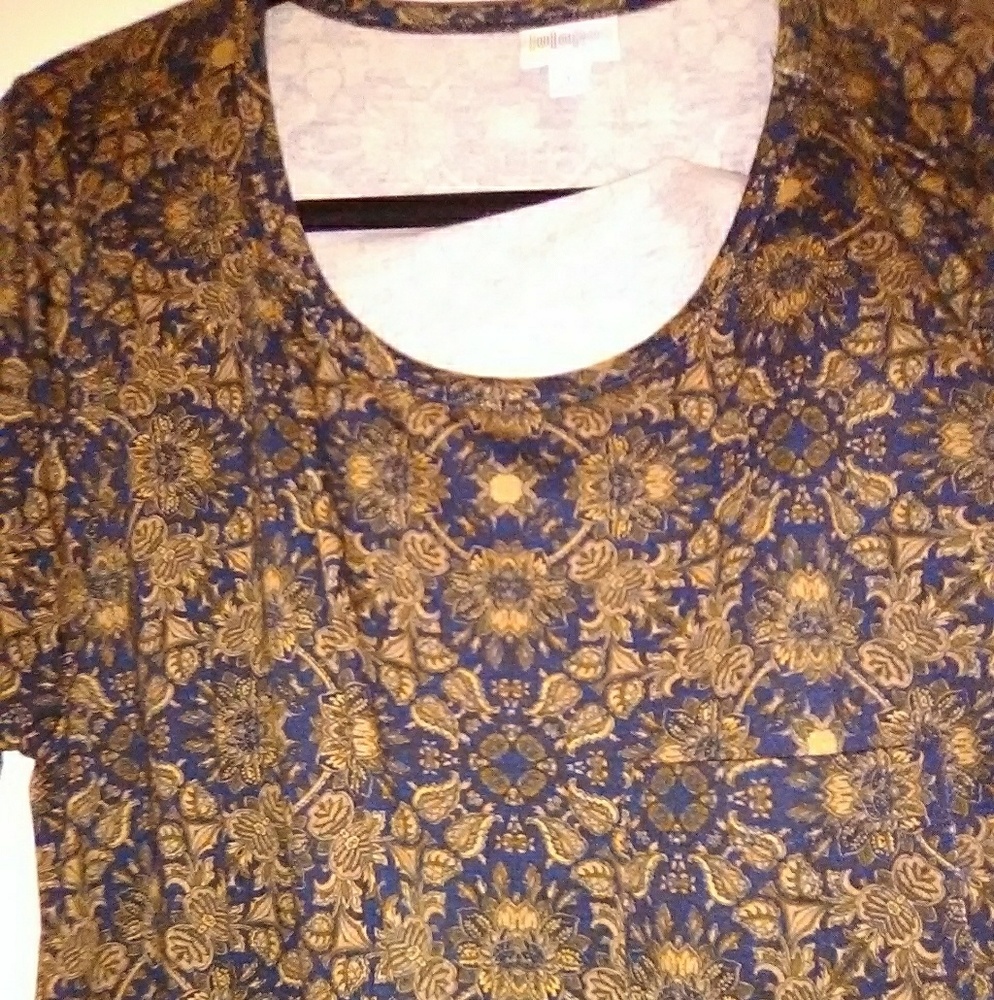 PRICE DROP!!! BRAND NEW WITH TAGS LULAROE M CARLY!